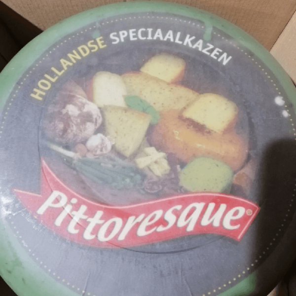 Сыр Pittoresgue Грин песто 50% Нидерланды (цветной) вес от 0.5кг цена указана за 1 кг